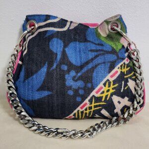 Dolce & Gabbana fabric shoulder bag. Another summer banger!